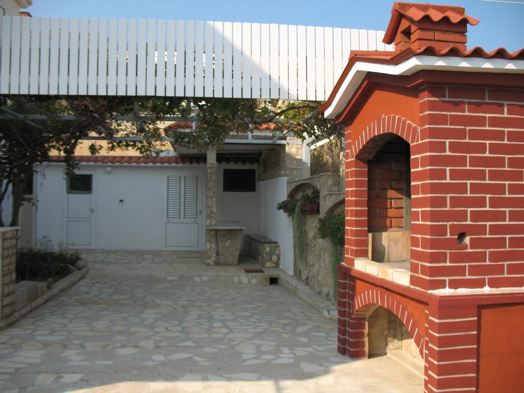 Apartments Vera Pag Town Zewnętrze zdjęcie